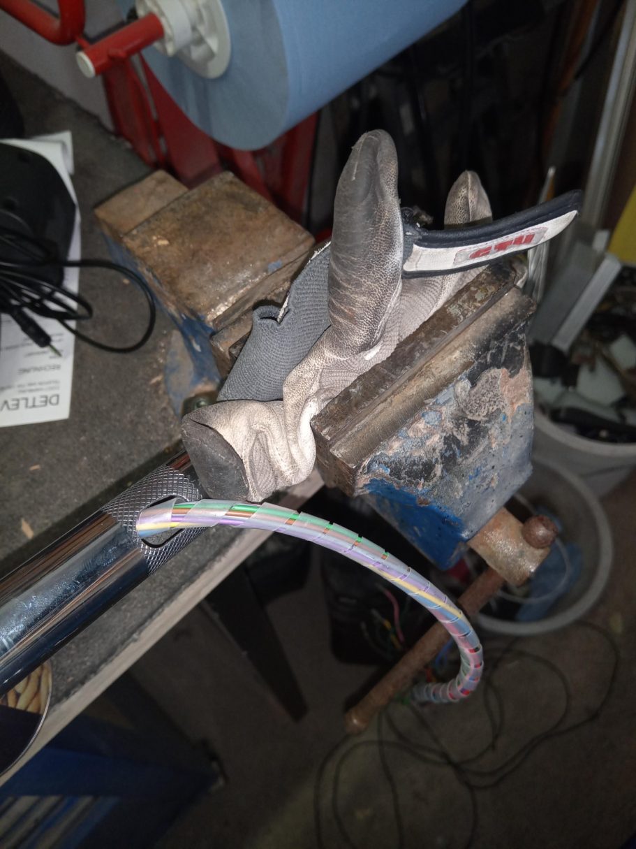 in den Lenker und die Riser fummeln